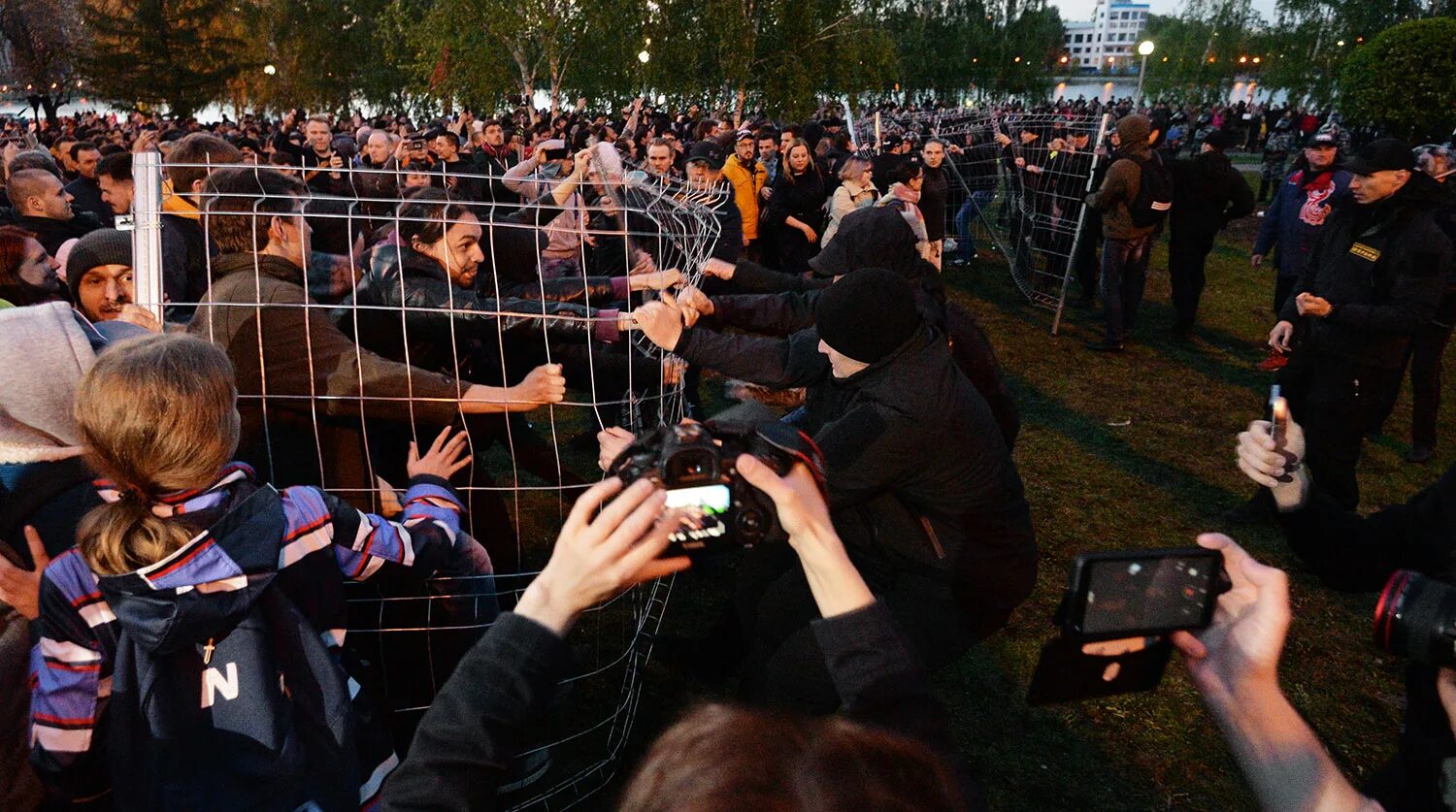 Полдень против екатеринбург