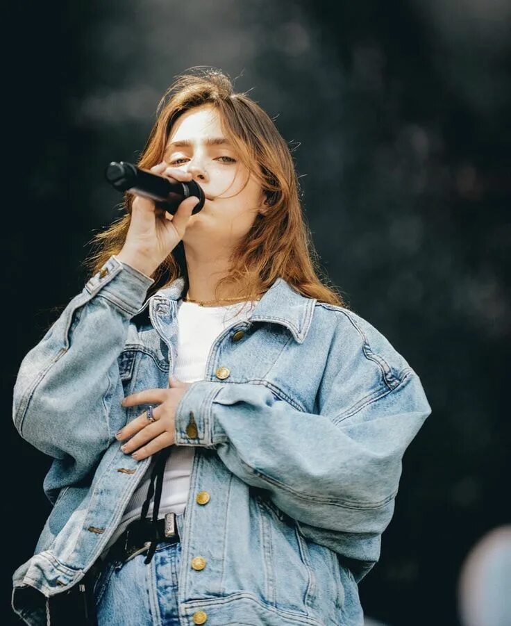 Diary 001 clairo. Pretty girl lyrics. Pretty girl claire. Clairo - sofia обложка. Clairo.