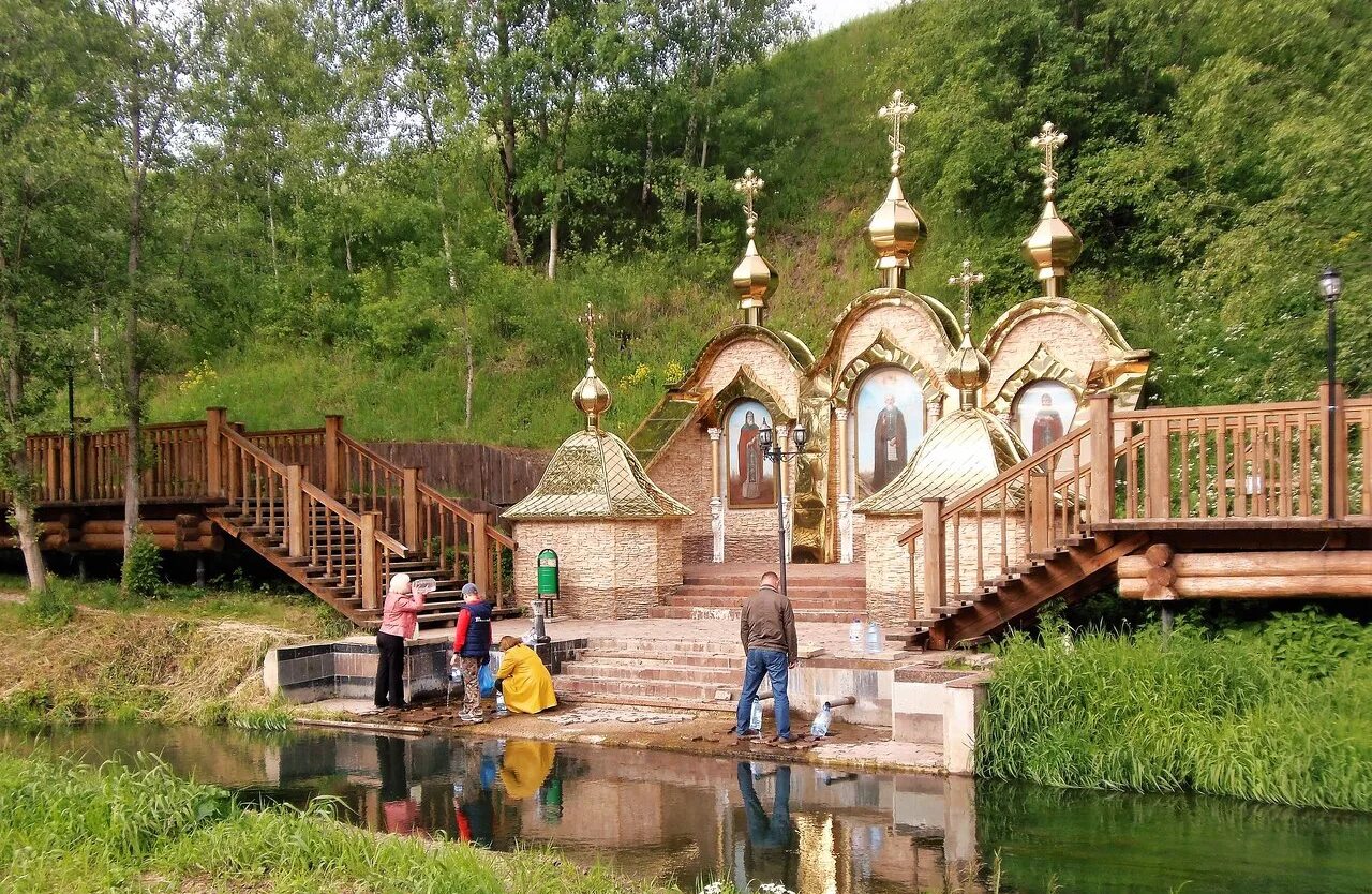 Святой источник сергиев. Радонеж купель Сергия Радонежского. Сергиев Посад Святой источник Сергия Радонежского. Радонеж Хотьково храм купель. Храм Сергия Радонежского в Гремячий ключ.