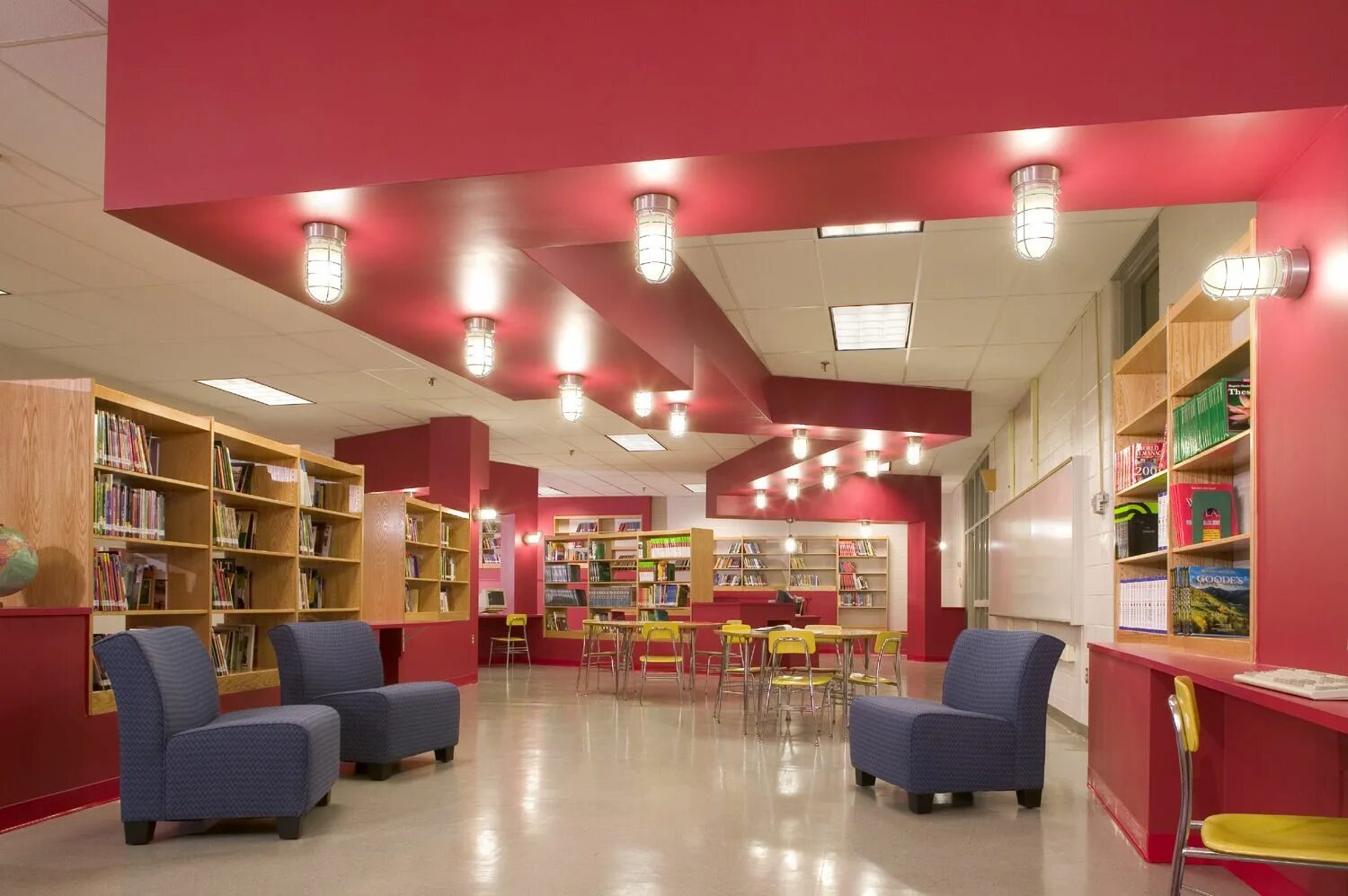 School library. Освещение в библиотеке. Интерьер читального зала. Освещение современных библиотек. Освещение детской библиотеки.