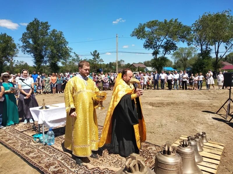 5 ивановка. Глава села Ивановка Оренбургского района. Церковь в Ивановке Оренбург. Ивановка (Оренбургский район) население. Село Ивановка Оренбург.