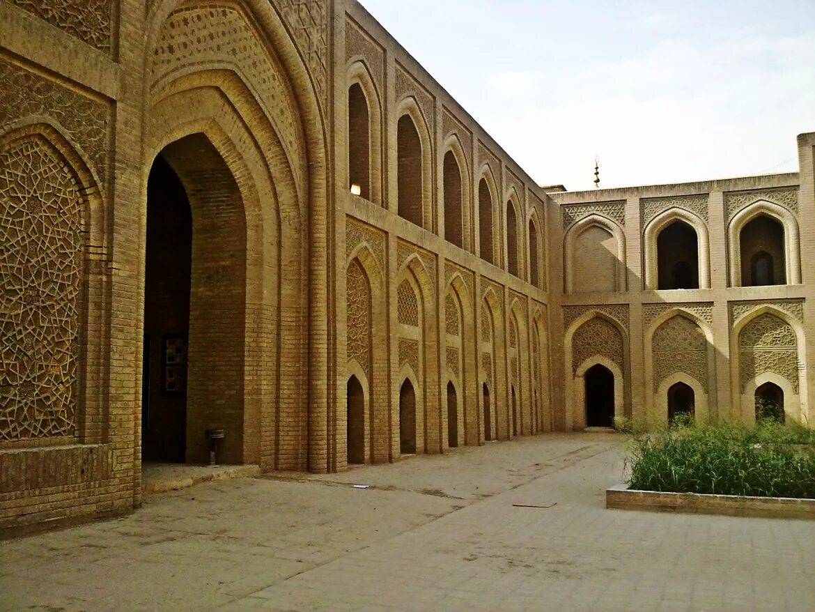 Арабский халифат город багдад. Медресе Аль-Мустансира. Багдадский дворец Аббасидов. Дворец Халифа в Багдаде. Медресе Мустансирия в Багдаде.