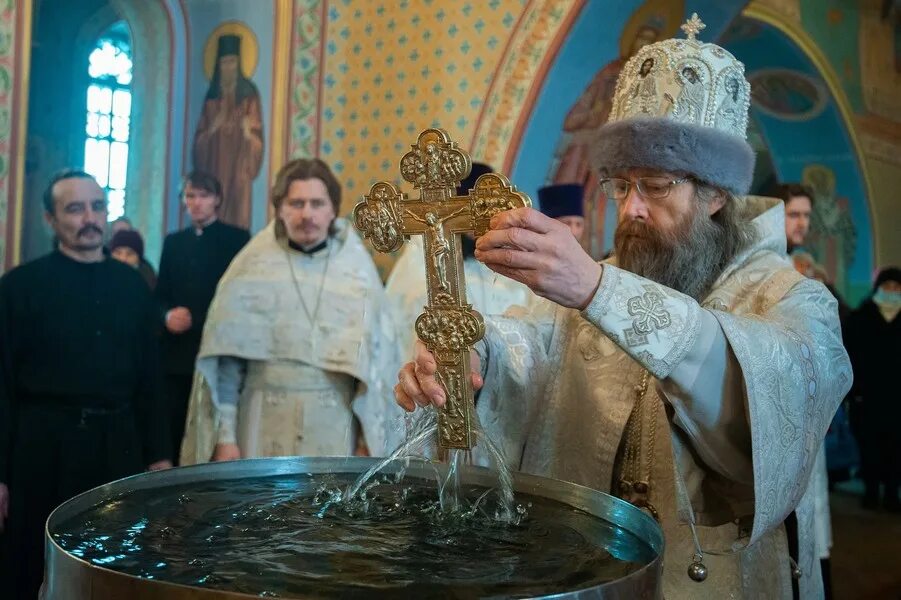 с богоявленским сочельником. навече́рие богоявления (крещенский сочельник). служба в сочельник крещения. храм христа спасителя служба икрещение. литургия богоявленский кафедральный собор.