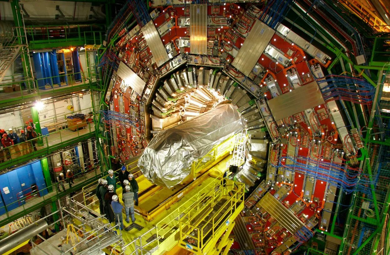 Церн швейцария. Швейцария ЦЕРН коллайдер. Большой адронный коллайдер в Швейцарии. Большой адронный коллайдер ЦЕРН. Бак большой адронный коллайдер.
