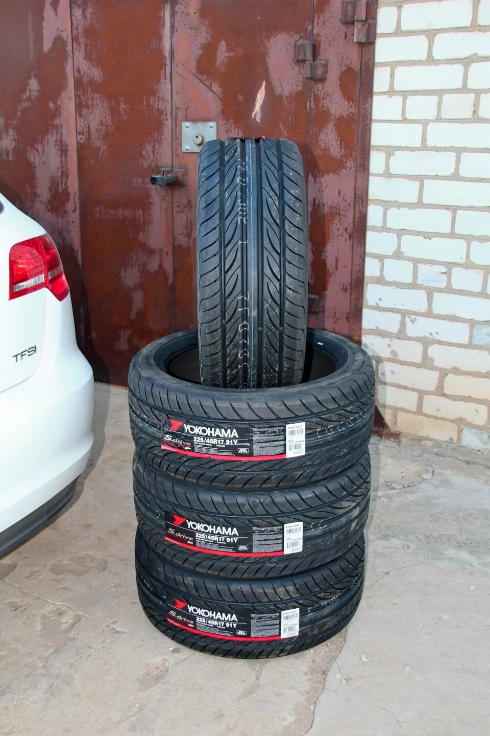 Yokohama 225/45 r17. Yokohama s Drive 225 45. Yokohama 225/45r18. Якогама r555.