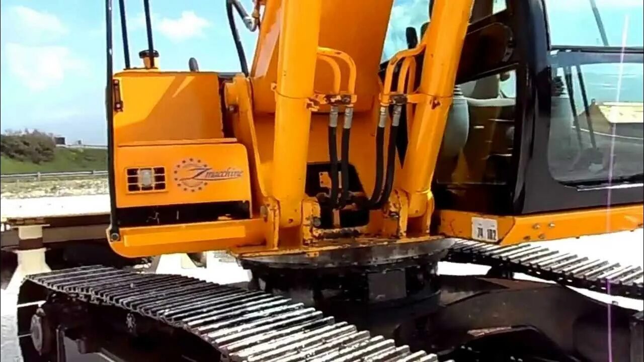 Экскаватор ютуб. Гидрозамки js 220 JCB. Монитор JCB 205. Тонированный JCB 220. Распределитель JCB 220.