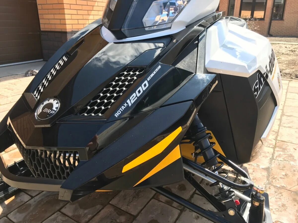 Купить снегоход брп 1200. Ski-Doo MXZ Renegade x 1200. BRP Renegade 1200. BRP Renegade MXZ 1200. Снегоход BRP Ski-Doo Renegade 1200.