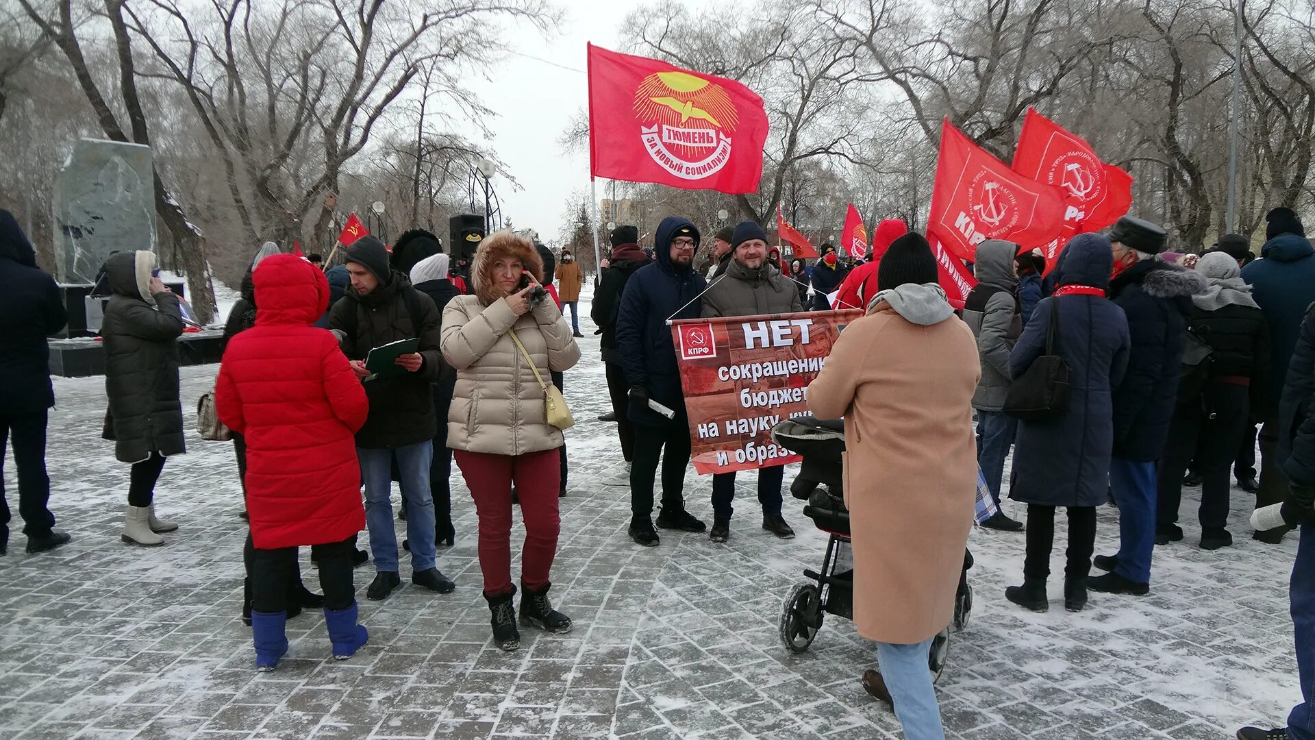 Митинг плакаты на площади. Акция против 2014 в Крыму. Митинг против рекрутеров. Митинги против биотехнологий.