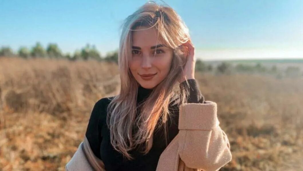 18 августа девушка. Девушка. 25 летняя девушка. благородная девушка.