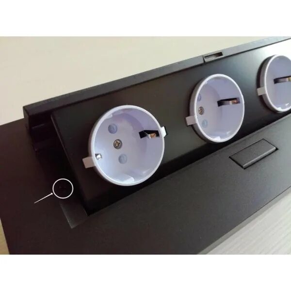 20. блок розеток выдвижной g17361. механизм скрытых розеток. алюминий (3586-02. удлинитель прямоугольный врезной 3 розетки ae-pb03gs-53 (schucko) без провода.