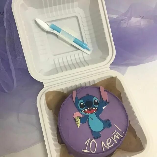 Веселые надписи на бенто торт. Бенто торт ты не старенький. Маленькие тортики бенто. Бентоторт дизайн. Bentocake pinterest.