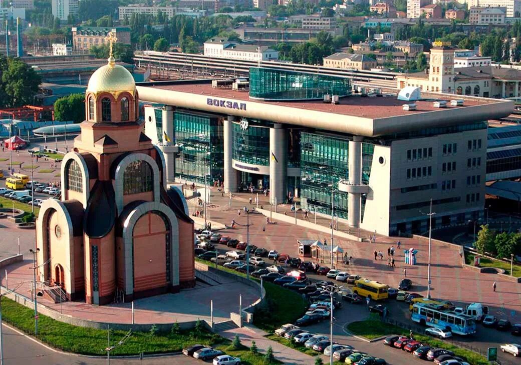 Где центр железнодорожного. Центральный жд вокзал киев. южный вокзал киев. киев железнодорожный вокзал южный. киевский вокзал в киеве.