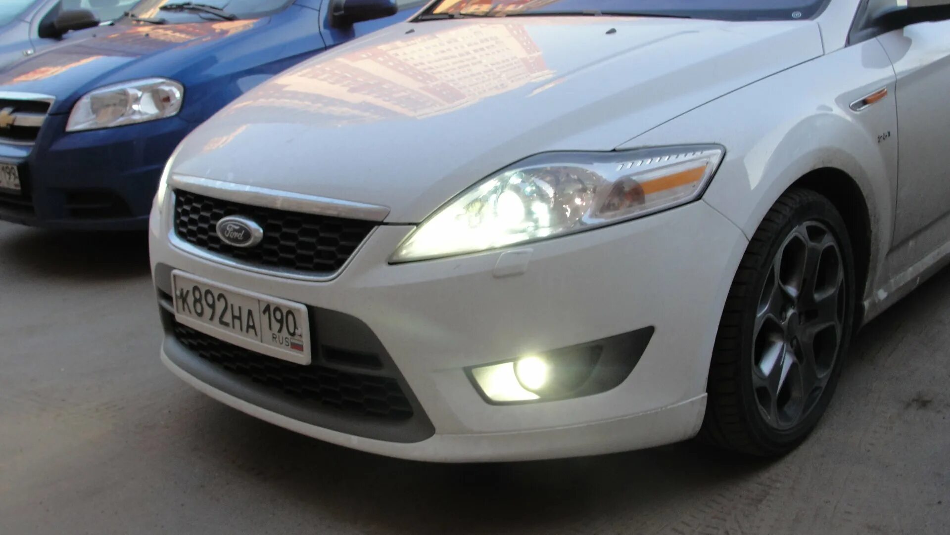 Мондео 4 ксенон. Туманка Форд Мондео 4. Ксенон Ford Mondeo 4 2011. Форд Мондео 4 2.3 ксенон.