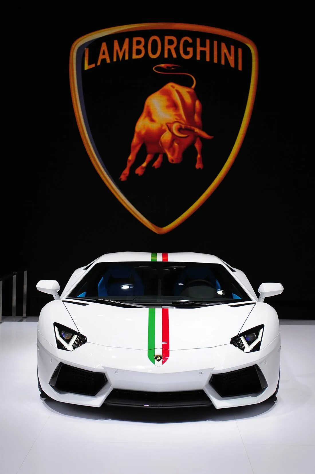 Ламборгини новый логотип. Automobili lamborghini автомобили lamborghini. ламборджини авентадор. авто феррари ламборджини. ламборгини знак машины.
