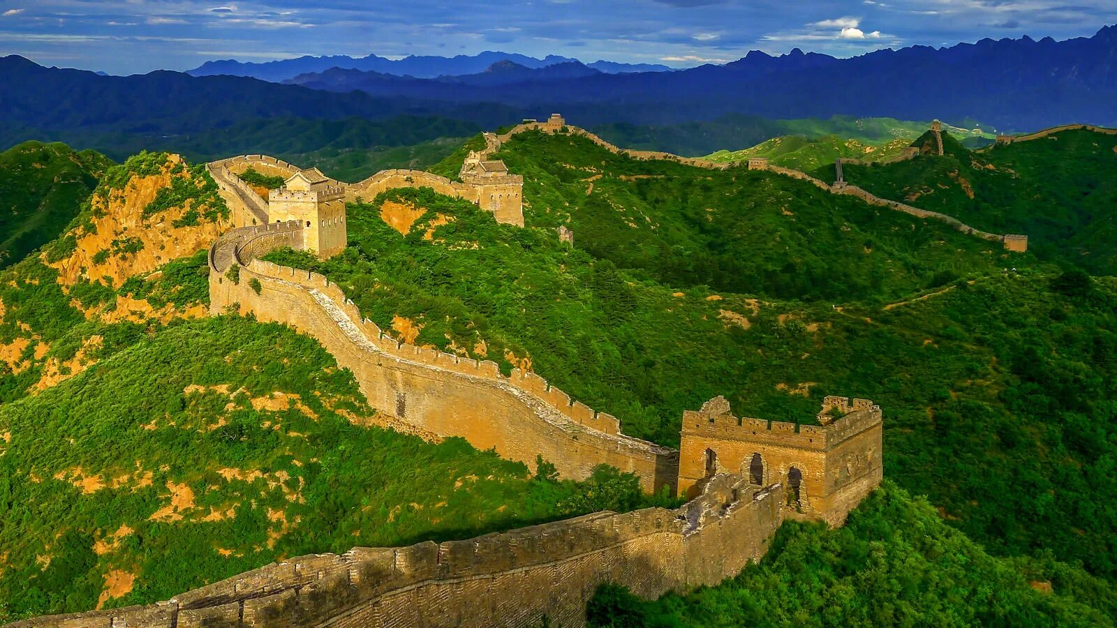 Китай Великая китайская стена. Цзиньшаньлин Великая китайская стена. Сигнальная башня Великая китайская стена. Великая китайская стена панорама.