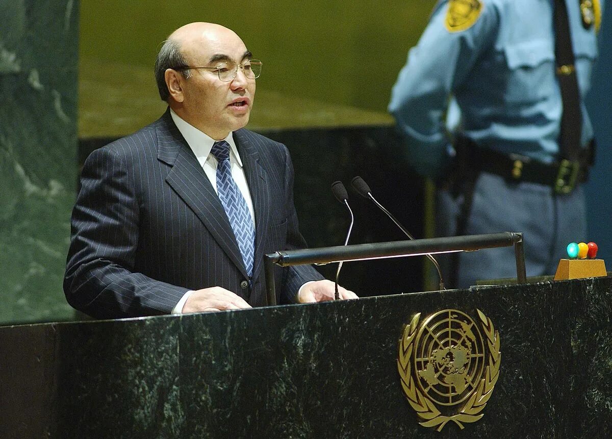 Акаев. Аскар Акаев. Вступление Киргизии в ООН. Кыргызстан приняли в ООН.