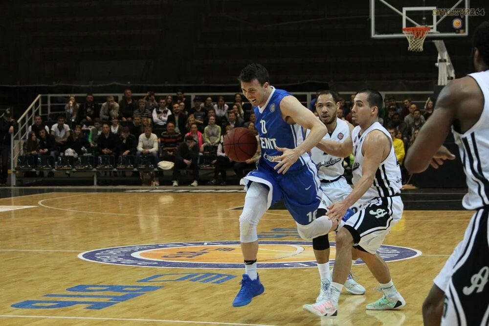 Автодор саратов баскетбольный клуб. Баскетболисты автодора. Баскетбольная команда автодор саратов. Команда автодор баскетбол. Баскетбольная команда автодор саратов.