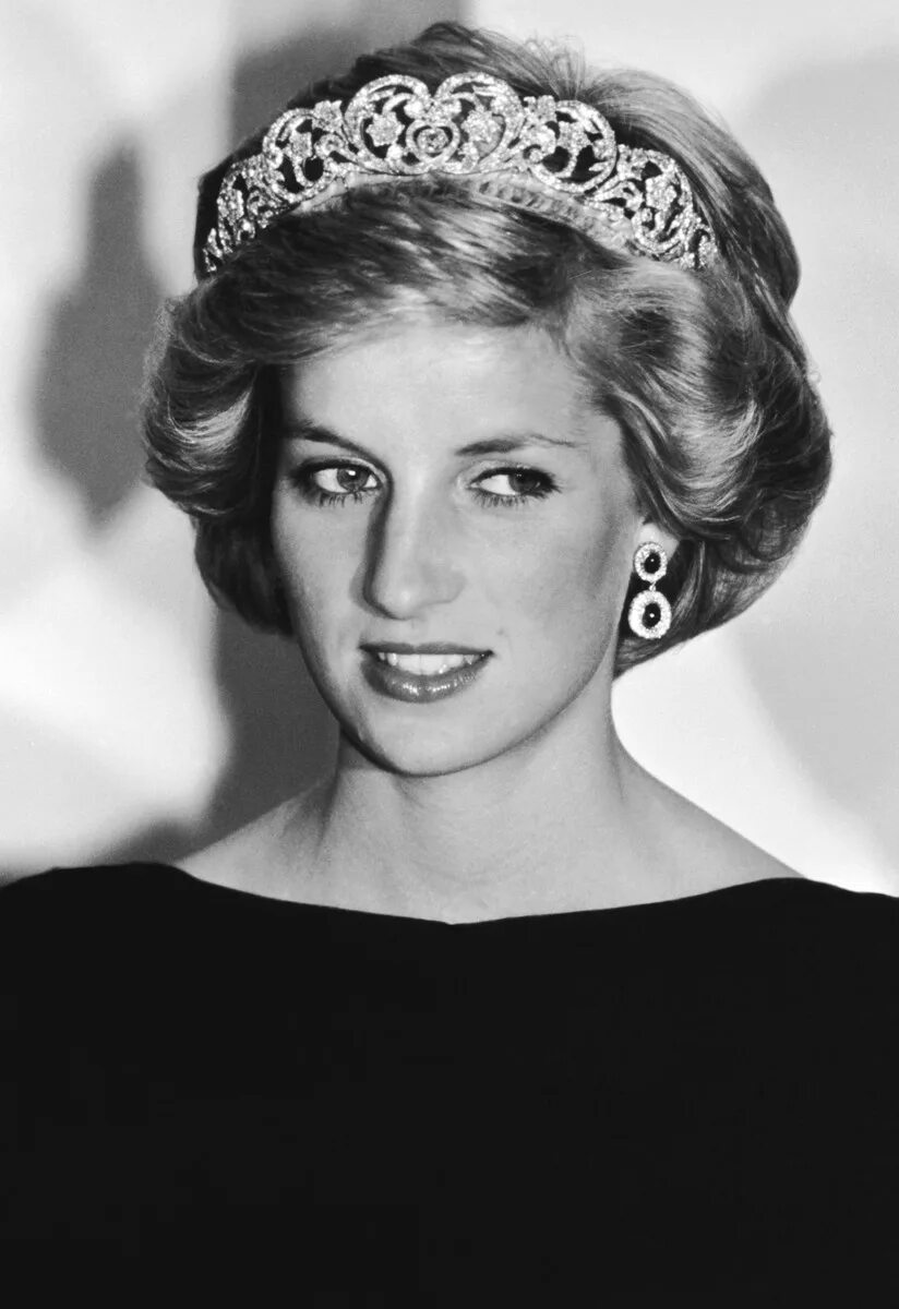 Королева людских сердец. Диана спенсер- принцесса уэльская. Диана принцесса уэльская. Принцесса диана королева людских сердец книга 2021 год. Королева людских сердец.