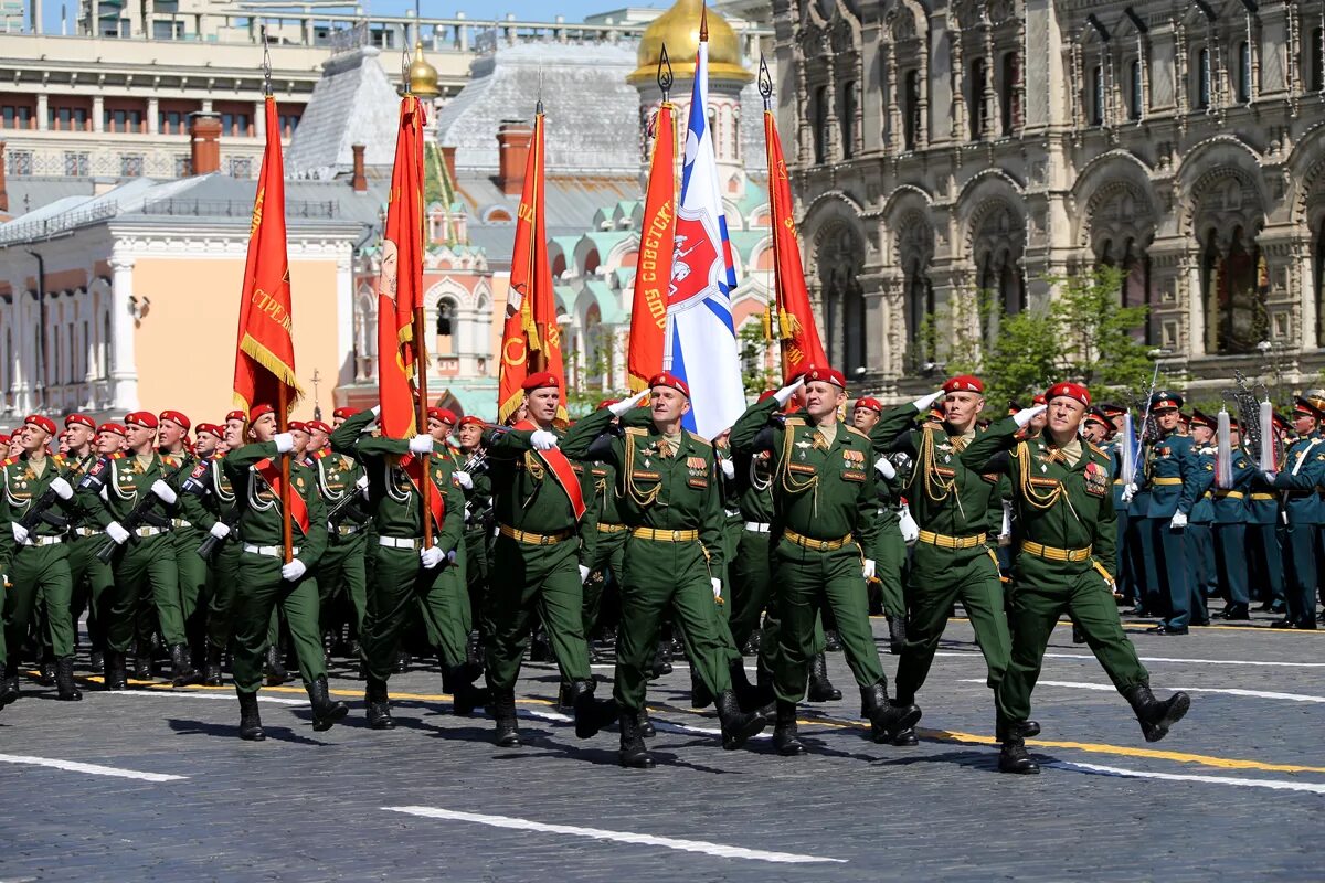 Парадом рф. Военный парад. Армия парад. Воинский парад. Вс на параде.