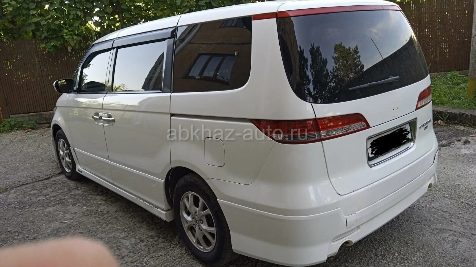 Тойота альфард 7 мест. Тойота абхазия. Honda elysion 2007 абхазия. Honda elysion багажник на крышу. Минивэн сочи.