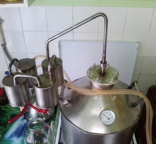 Шуточный самогонный аппарат. Самогонный аппарат юмор. Самогонный аппарат буденного а. Самогонный аппарат прикол. Самогонный аппарат картина.