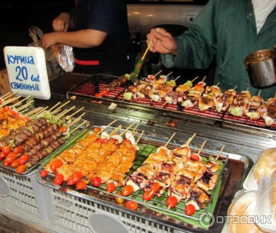 Ночной рынок пхукет 2022. Тайланд пхукет рынок. Ночной рынок еды на джомтьене в паттайе. Тепразит найт маркет. Уличная еда в паттайе.