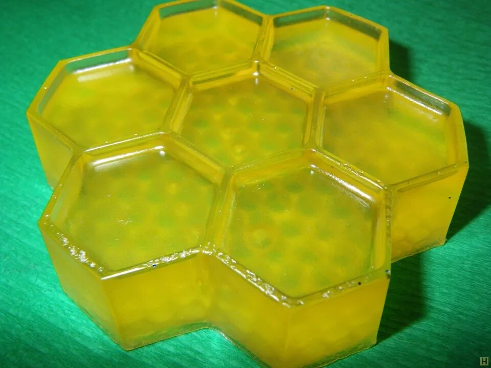 упаковочные пластиковые соты. печеньки с дырочкой. печенье сахарные соты из игры в кальмара. рецепт как сделать соты. рецепт как сделать соты.