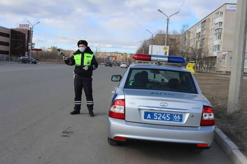 Инспектор Каменск Уральский в ГАИ. ГИБДД на дороге. Инспектор ГИБДД. Стоп-контроль ГИБДД Каменск-Уральский.