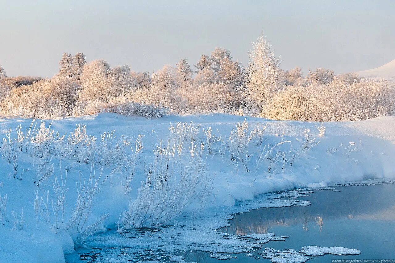 После зимней стужи по полям бегут. Река Волга зимой Самара. Река зимой. Зима в Самарской области. Природа Самарского края зимой.