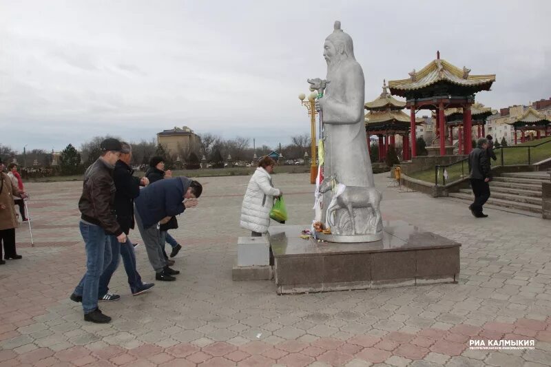 Когда зул в калмыкии в 2025. Зул в калмыкии. зул бурятия. дончод в калмыкии. лампадка калмыцкая.