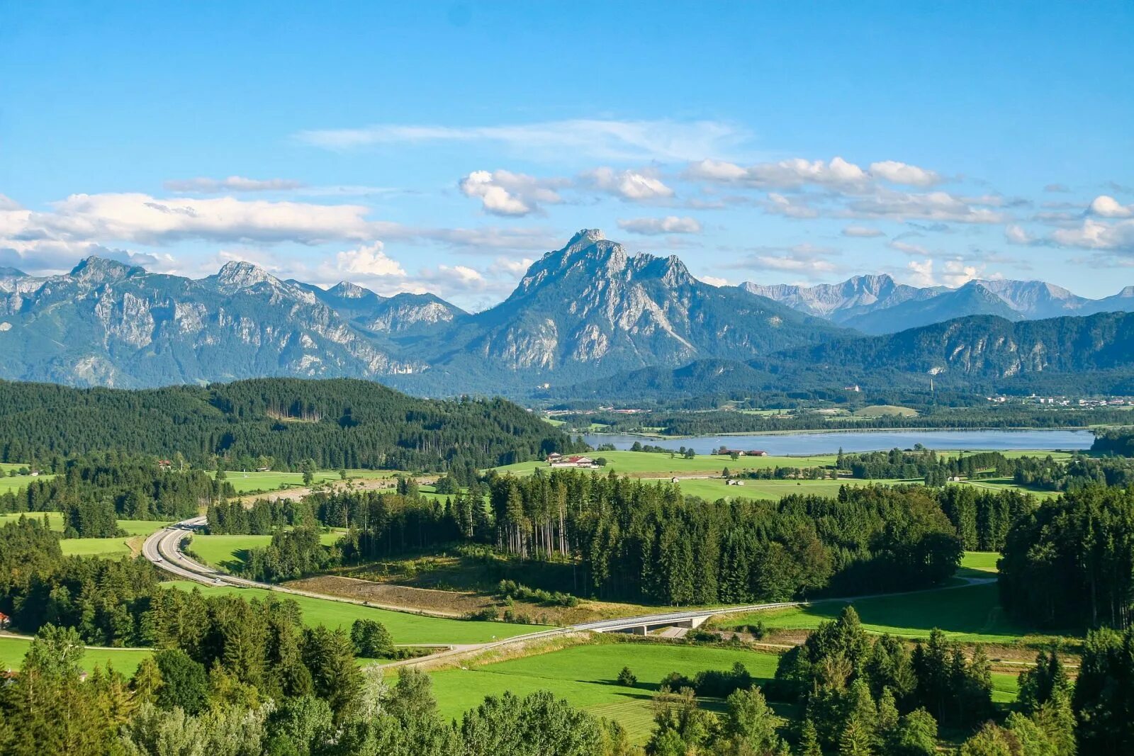 Бавария предгорья Альп. Альгойские Альпы Германия. Альпы Бавария Тироль горы. Предгорье Альп в Германии.