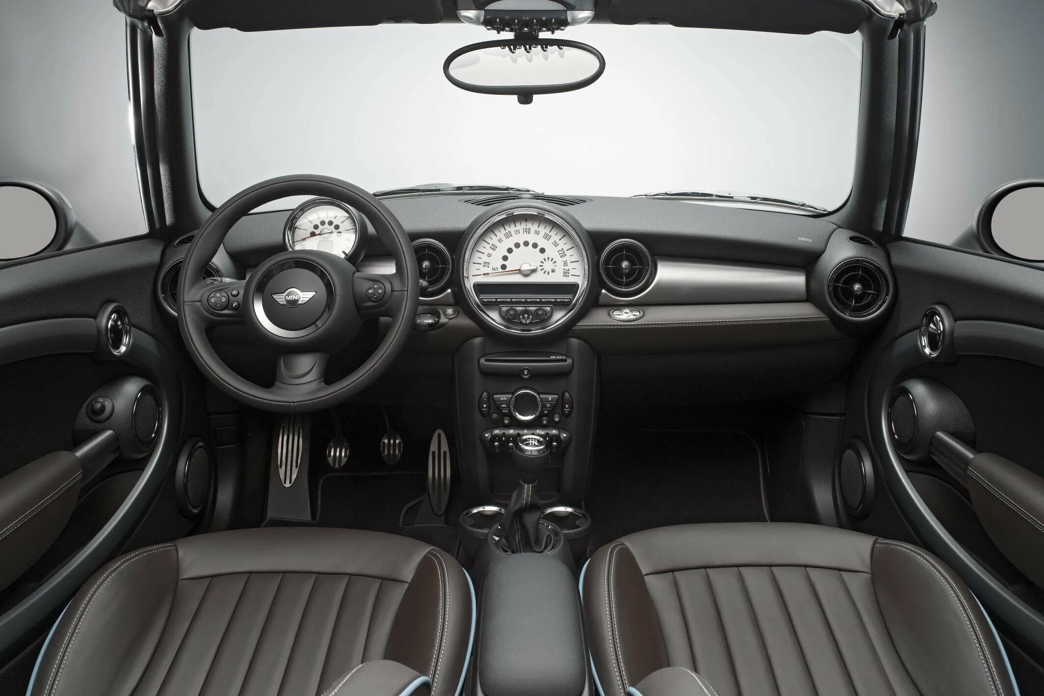 Машина мини купер салон. Бентли мини купер салон. Mini cooper салон. Мини купер родстер. Mini cooper 2007 салон.