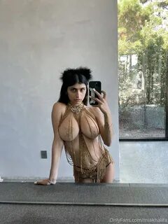 Chat with Mia Khalifa milf celebrity.