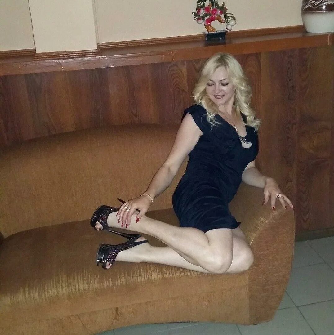 Зрелая богатая. Взиослые женщины ищут му. Зрелые дамочки в ресторане. Взрослые женщины которых хотят. Взрослые женщины ищут мальчиков.