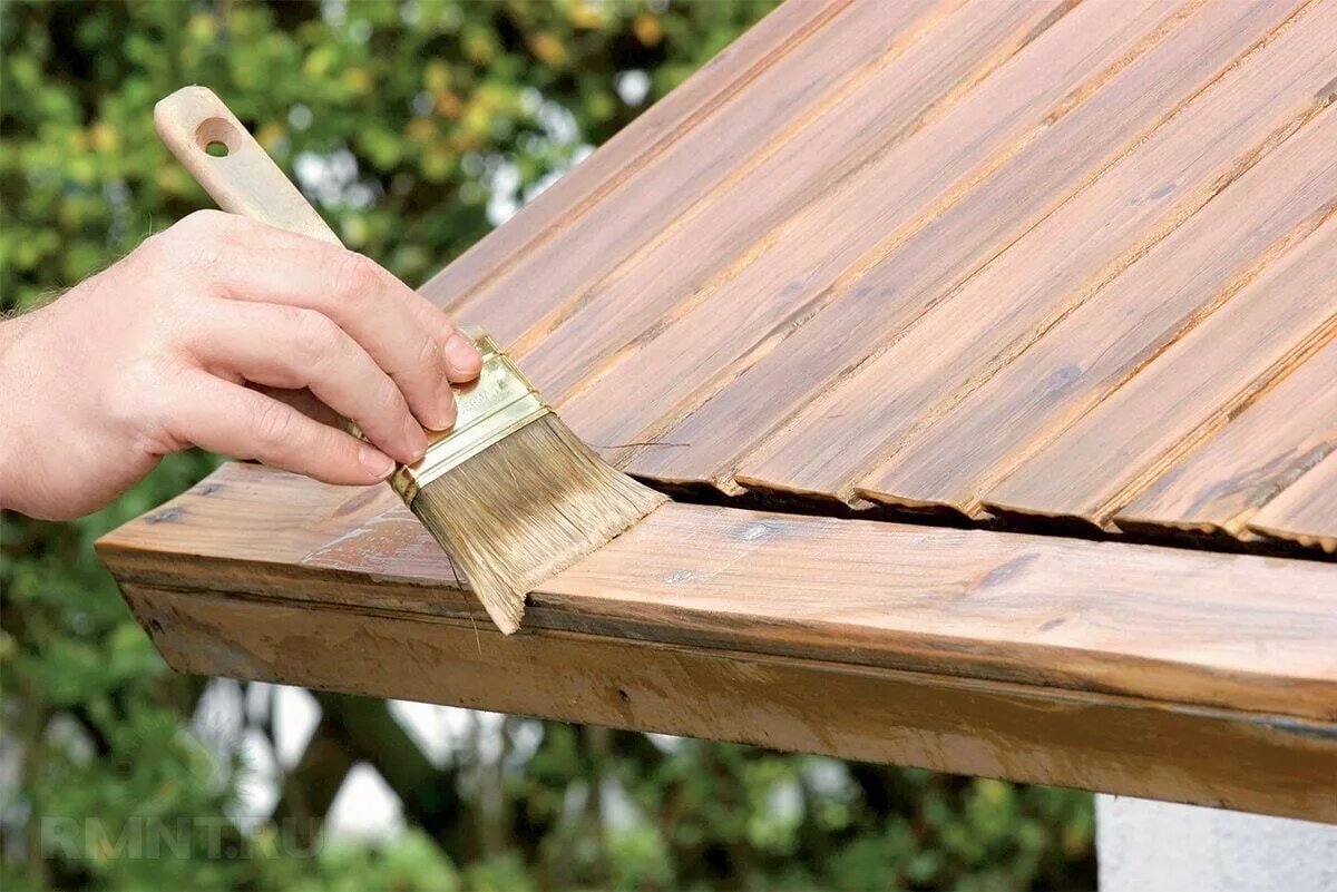 Нижний венец сруба бани на фундамент. Плесень в каркасном доме. Влаги деревянный дом. Старый деревянный дом снаружи. Щель оцилиндрованного бревна.