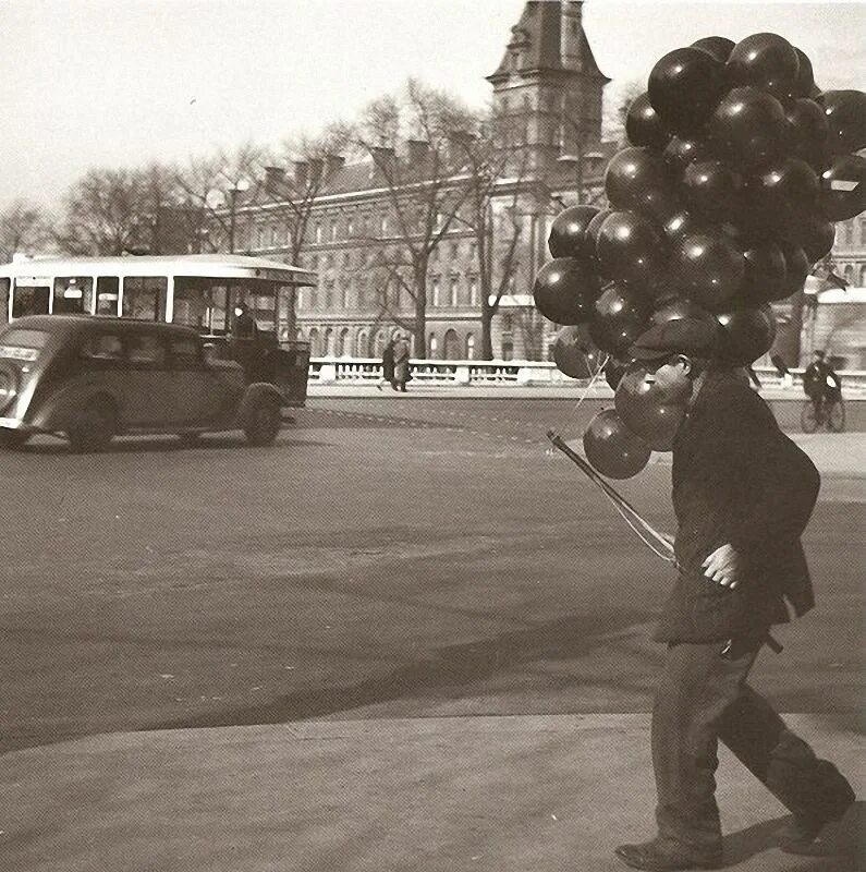 Шаровы история. Старинные воздушные шары. Старые воздушные шарики. Воздушные шарики в начале 20 века. Советские воздушные шарики.
