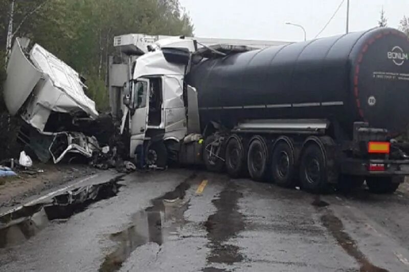 Крушение в ивановской обл. Авария с фурой в Ивановской области. Вчерашнее ДТП С бензовозом. Фура DAF.