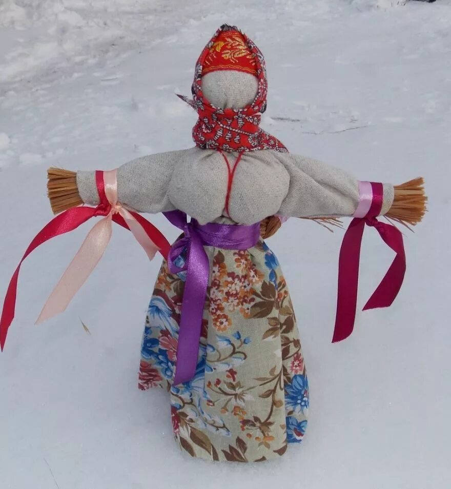 Сделать масленицу своими руками в детский сад. Масленичная кукла маслена. Обереговая кукла Масленица. Масленичная кукла чучело. Обрядовая кукла Масленица.