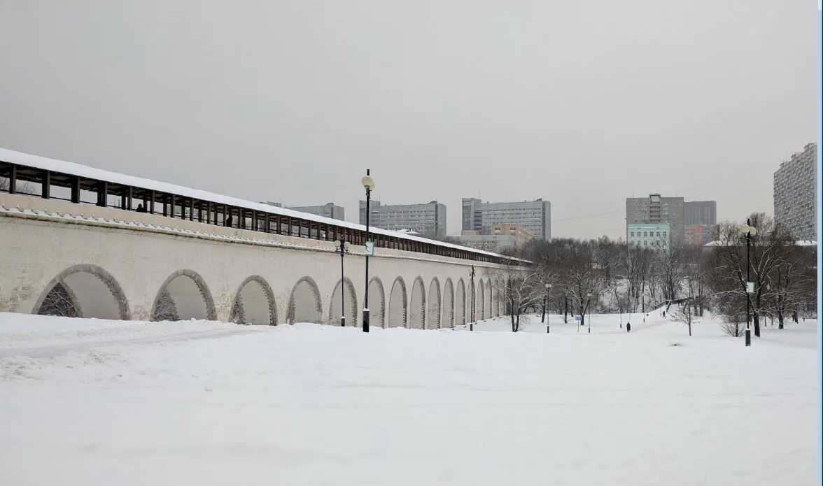 Акведук в москве зимой 2025. Ростокинский акведук горки. ростокинский акведук зимняя горка. ростокинский акведук парк зимой. ростокинский акведук зимой 2025 горка.