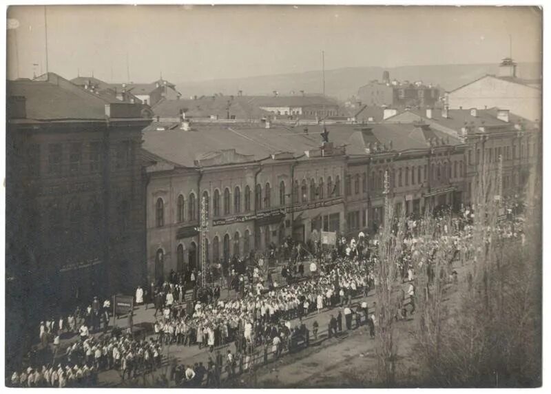 1 мая саратов. Площадь революции Саратов. Саратов площадь революции на 1 мая. Саратов старый в революцию. Саратов до революции.