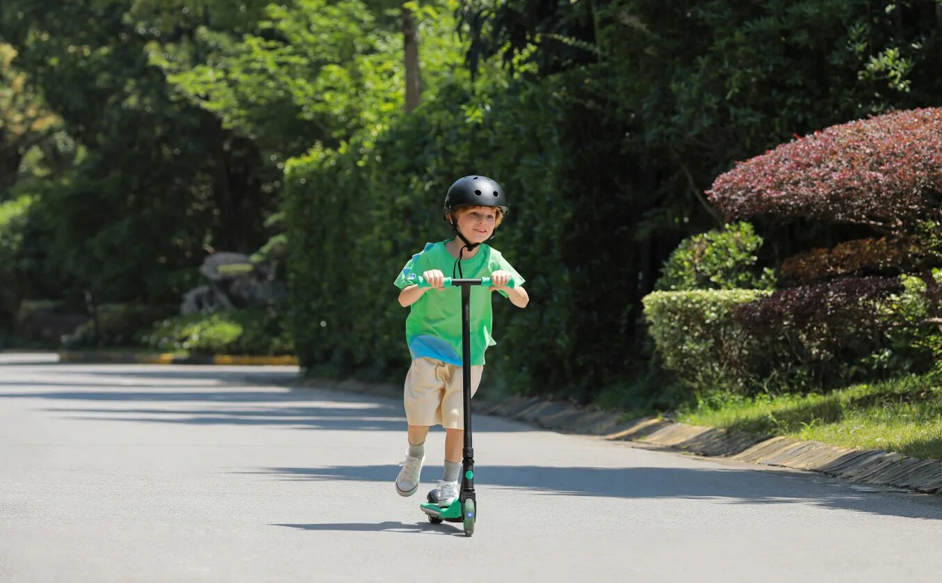 Самокат для 6 лет какой. Детский электросамокат Ninebot KICKSCOOTER a6. Ninebot Zing a6. Болалар самакати Segway n8-c9. Ninebot Zing c10 EKICKSCOOTER.