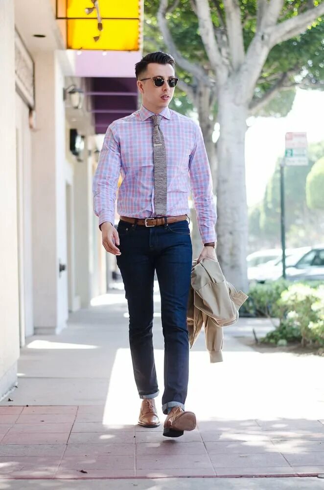 Розовая рубашка и джинсы. Джинсы с рубашкой. Джинсы с рубашкой мужские. Джинсы рубашка галстук.