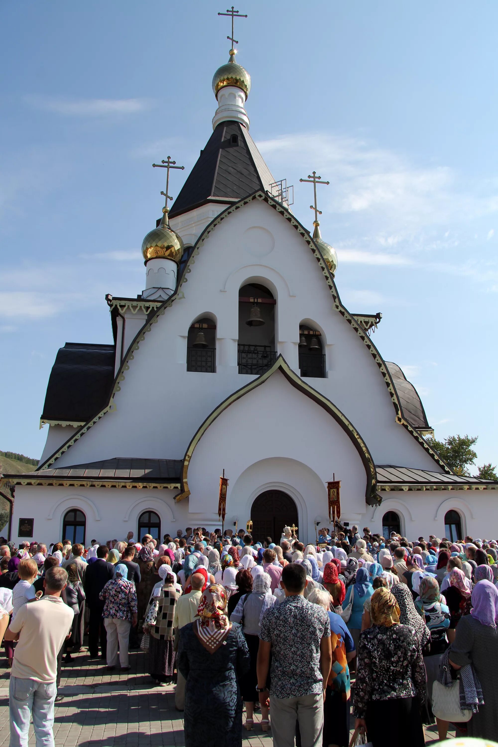 Свято успенский монастырь расписание. Свято-Успенский монастырь Красноярск. Успенский мужской монастырь Красноярск. Мужской монастырь в Красноярске на Удачном. Свято-Успенский монастырь Красноярск расписание.