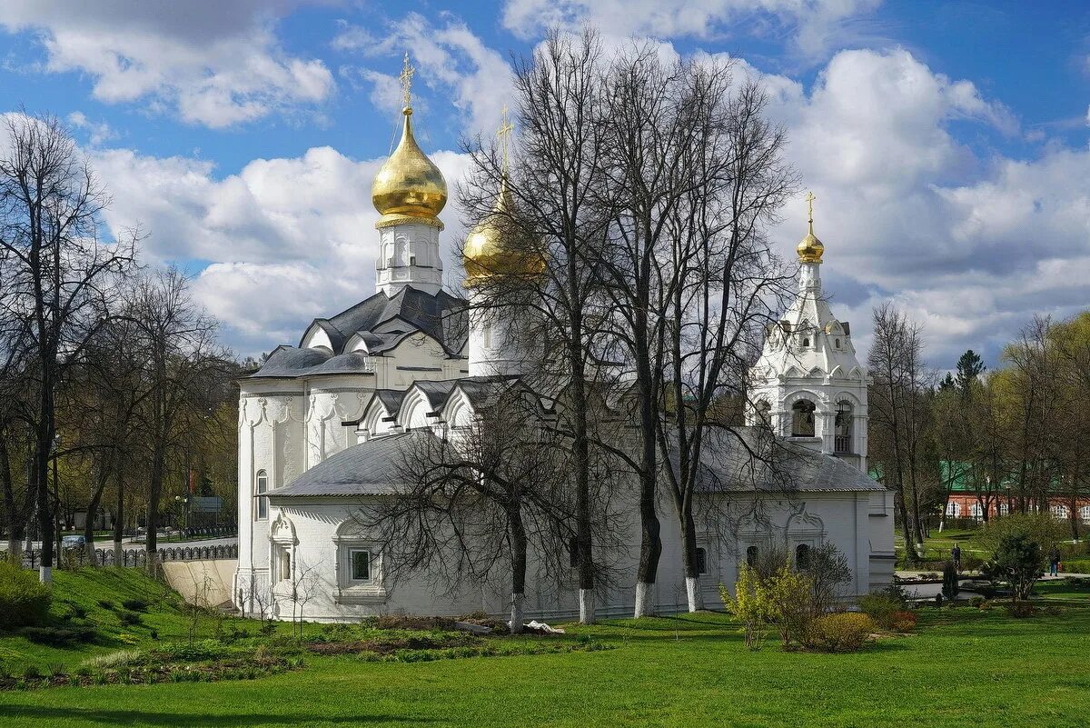 Подворье троицкой сергиевой лавры. Пятницкое подворье Троице-Сергиевой Лавры. Церковь Параскевы пятницы Сергиев Посад. Пятницкое подворье Сергиев Посад. Подворье Троице-Сергиевой Лавры, Сергиев Посад.