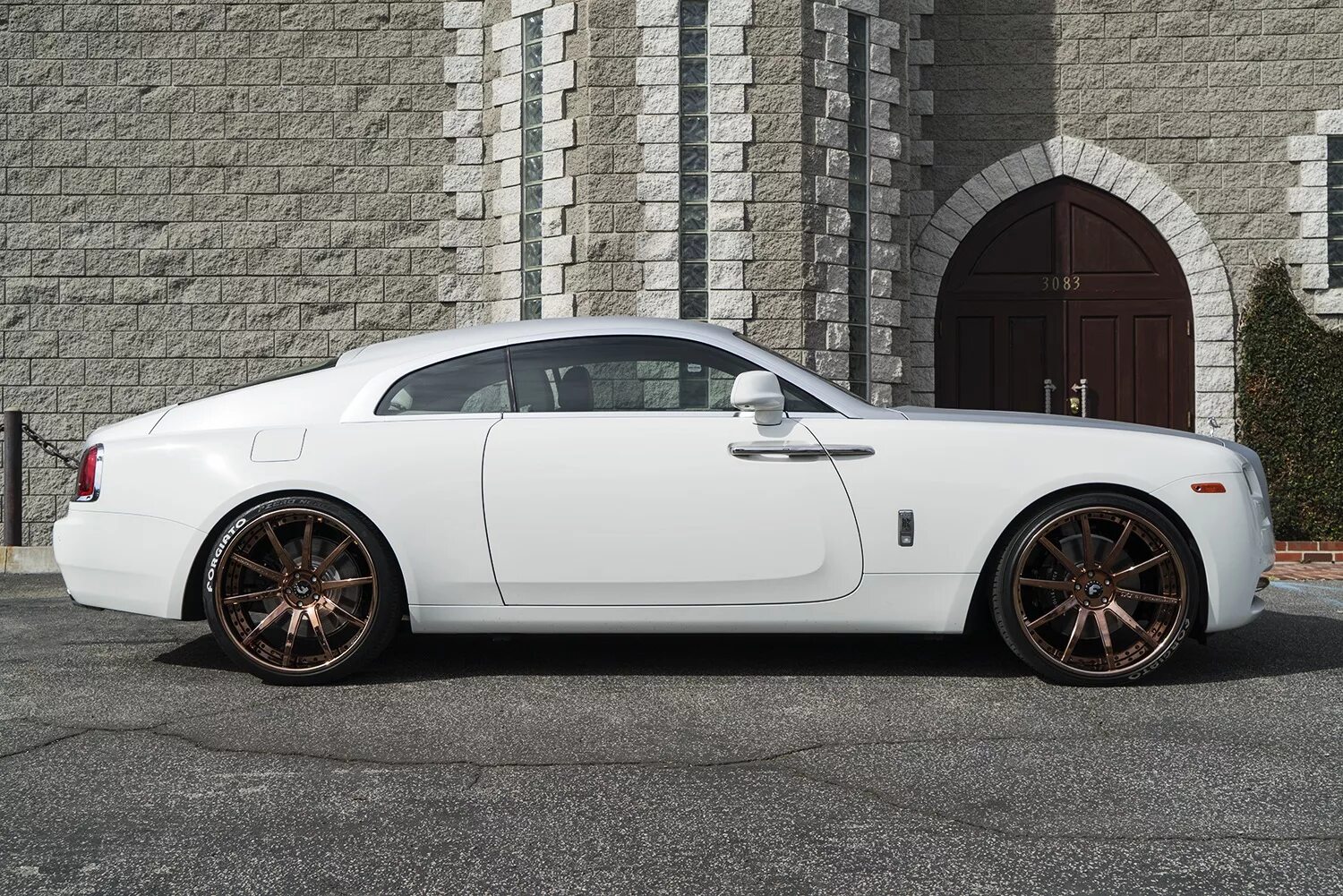 Диски роллс ройс. Rolls Royce Wraith диски. Rolls Royce Wraith диски r21. Rolls Royce Wraith Forgiato. Forgiato Wheels Rolls Royce.