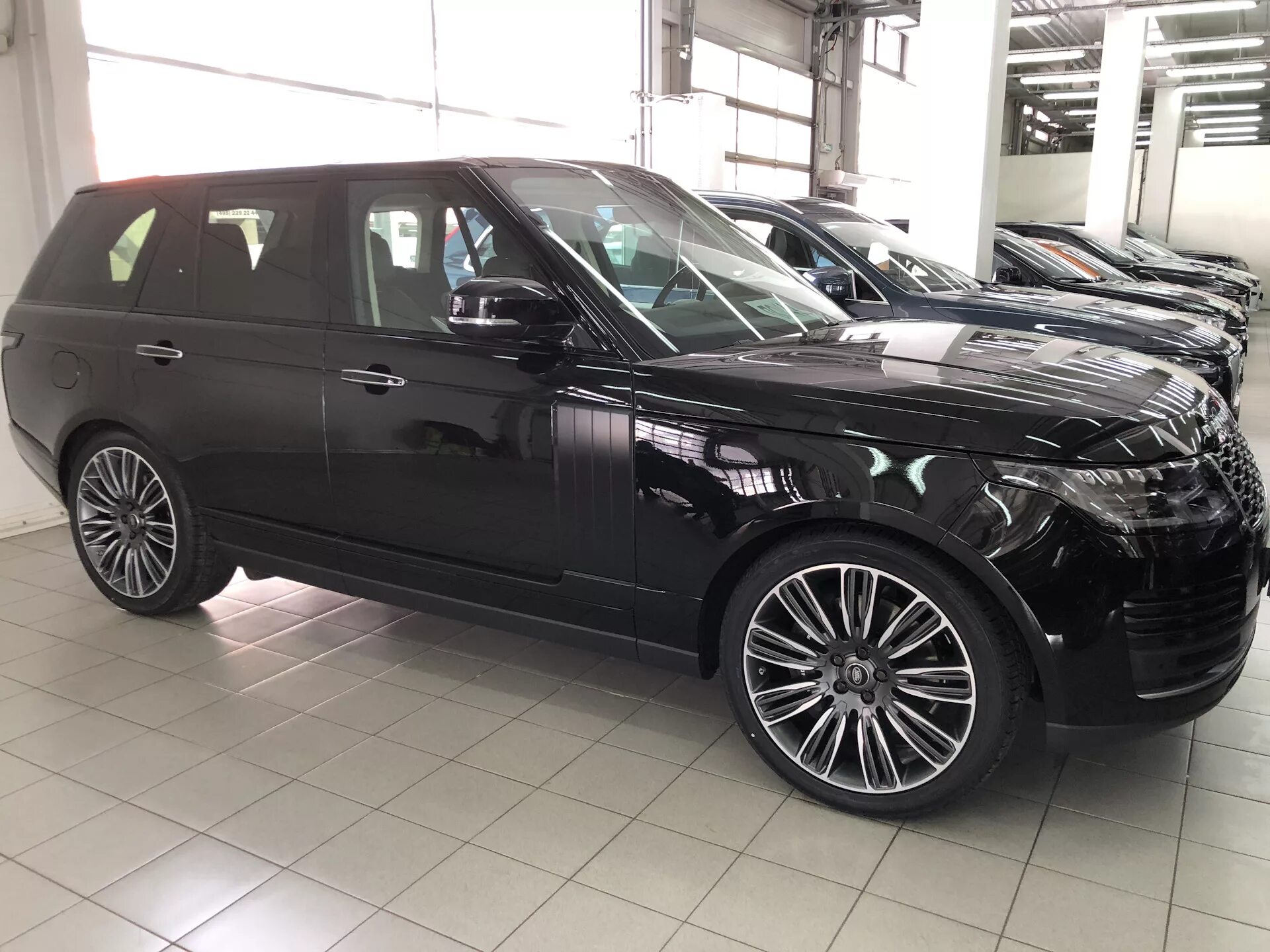 Диски на рендж 22. Range rover r22. колесо r22 range rover vogue. style 9012 диски range rover 22. диск r22 land rover range rover.