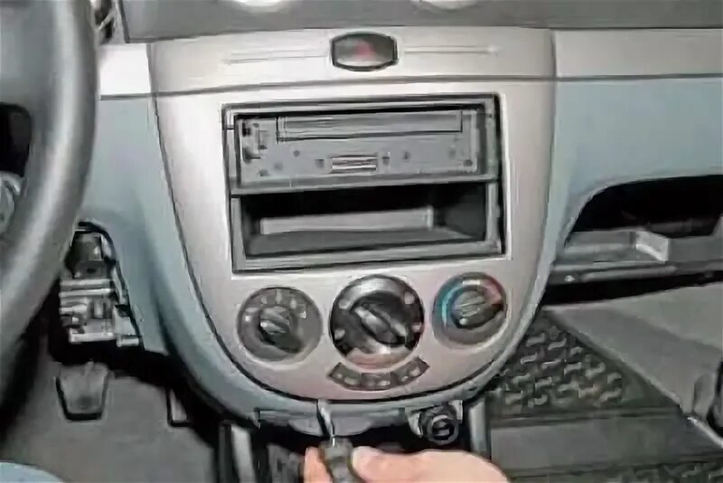 Как снять блок управления шевроле лачетти Removing the heating, ventilation and air conditioning control unit (Chevrolet L
