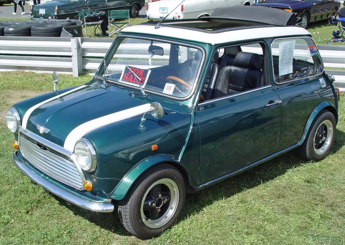 Мини старые версии. Мини купер 1958. мини купер 1977. mini cooper старый. остин мини купер 1977.