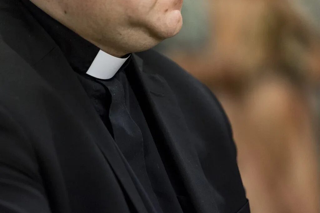 Католический священник 6 букв кроссворд. Ксенз католический священник. Польский ксёндз. Польский ксёндз 17 век. Стрижка католического священника.