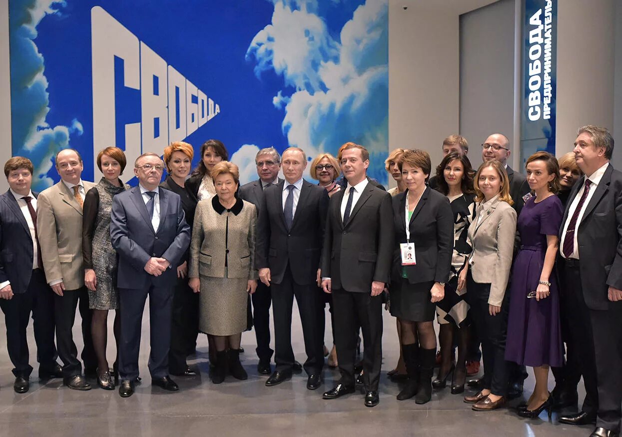 открытия президентов. памятник на президентском мосту ульяновск. открытия президентов. библиотека ельцина. алексеев втб.